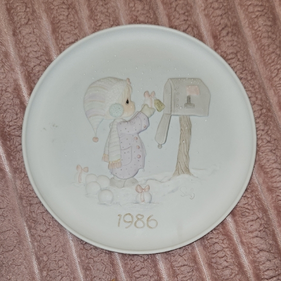 Enesco Other - Precious Moments Christmas Love Series Plate, 1986